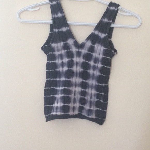 Guess Knit V-neck Tie-Dyed Sweater Style Cropped Tank - Picture 2 of 5